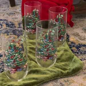 👀 HUGE SALE! VINTAGE CHRISTMAS TREE/TOYS/PRESENTS (4) BEVERAGE GLASSES